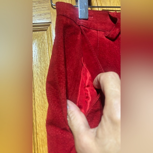 Vintage 80’s Linea Privata Red Suede Leather Pleated High Waisted Shorts 5/6 - Picture 9 of 9
